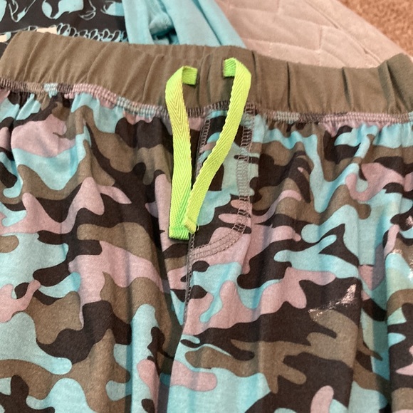 OshKosh Boys PJs - Picture 3 of 5